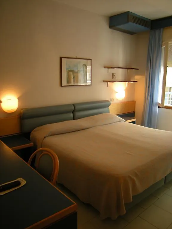 Hotel Ambasciatori Palace 리도 디 예솔로 4*,